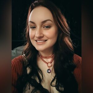 Meet your Posher, Cassandra